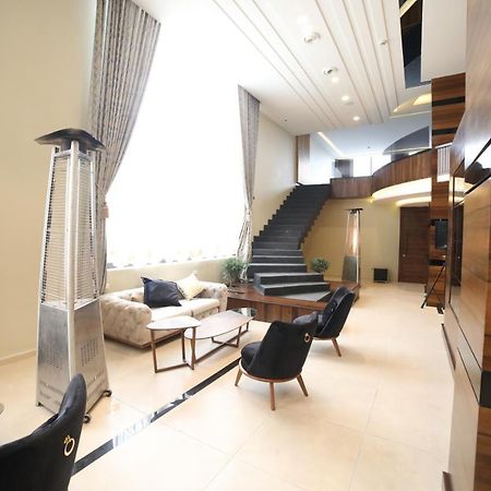 فندق صحارى الخليج Sahara Gulf Hotel Apartments Amman Bagian luar foto
