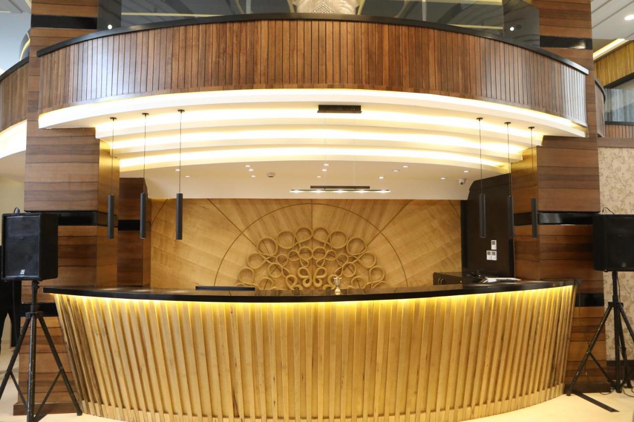 فندق صحارى الخليج Sahara Gulf Hotel Apartments Amman Bagian luar foto