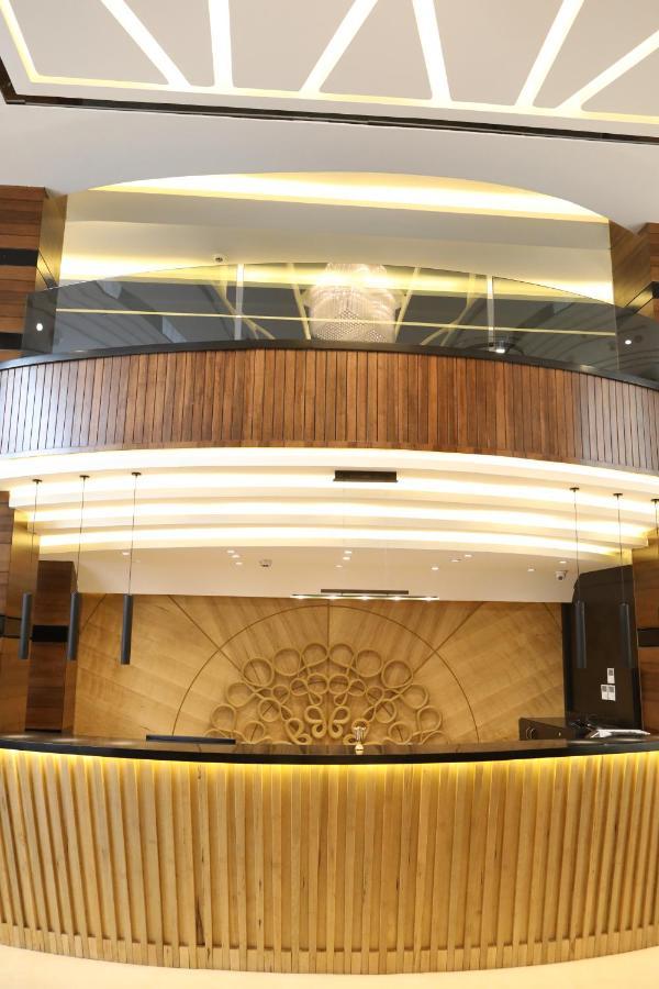 فندق صحارى الخليج Sahara Gulf Hotel Apartments Amman Bagian luar foto