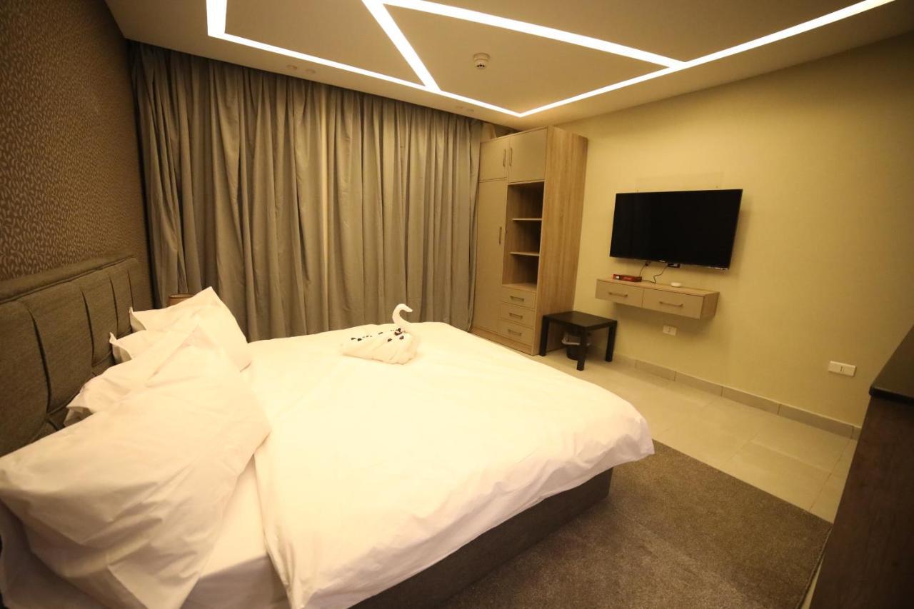 فندق صحارى الخليج Sahara Gulf Hotel Apartments Amman Bagian luar foto