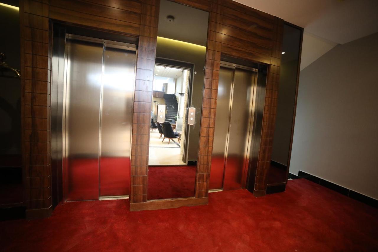 فندق صحارى الخليج Sahara Gulf Hotel Apartments Amman Bagian luar foto