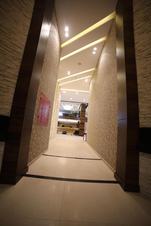 فندق صحارى الخليج Sahara Gulf Hotel Apartments Amman Bagian luar foto