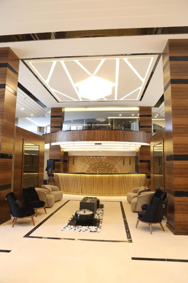 فندق صحارى الخليج Sahara Gulf Hotel Apartments Amman Bagian luar foto