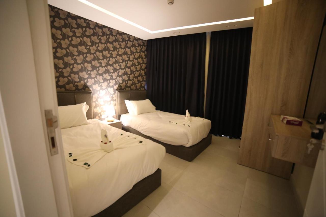 فندق صحارى الخليج Sahara Gulf Hotel Apartments Amman Bagian luar foto