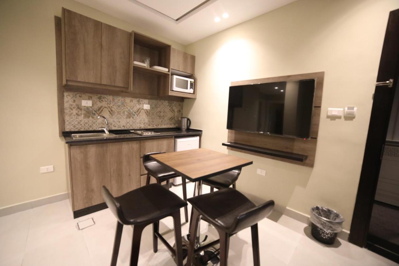 فندق صحارى الخليج Sahara Gulf Hotel Apartments Amman Bagian luar foto