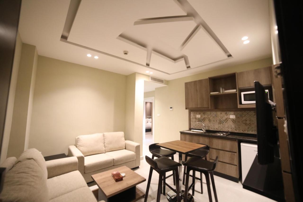 فندق صحارى الخليج Sahara Gulf Hotel Apartments Amman Bagian luar foto
