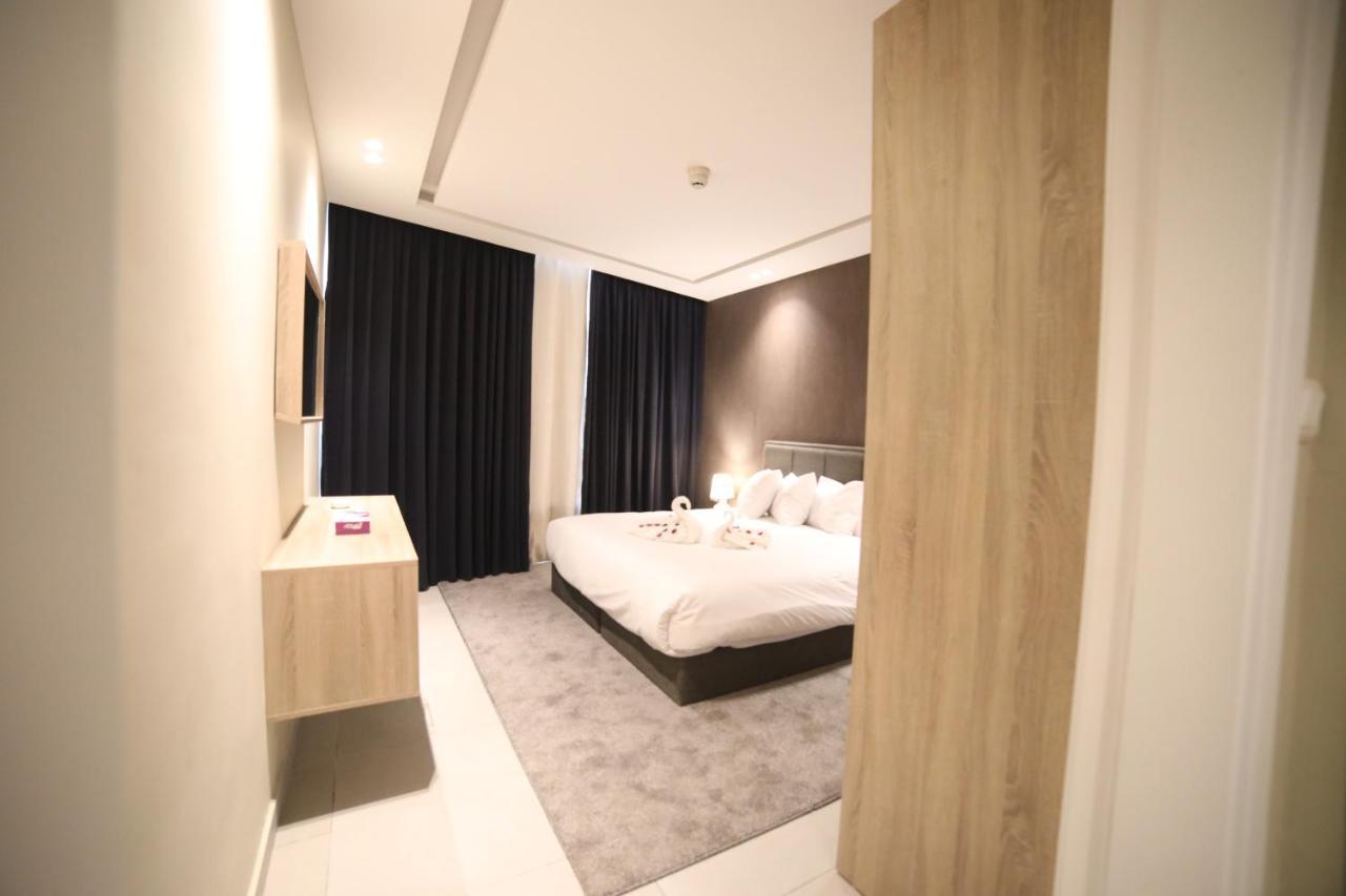 فندق صحارى الخليج Sahara Gulf Hotel Apartments Amman Bagian luar foto