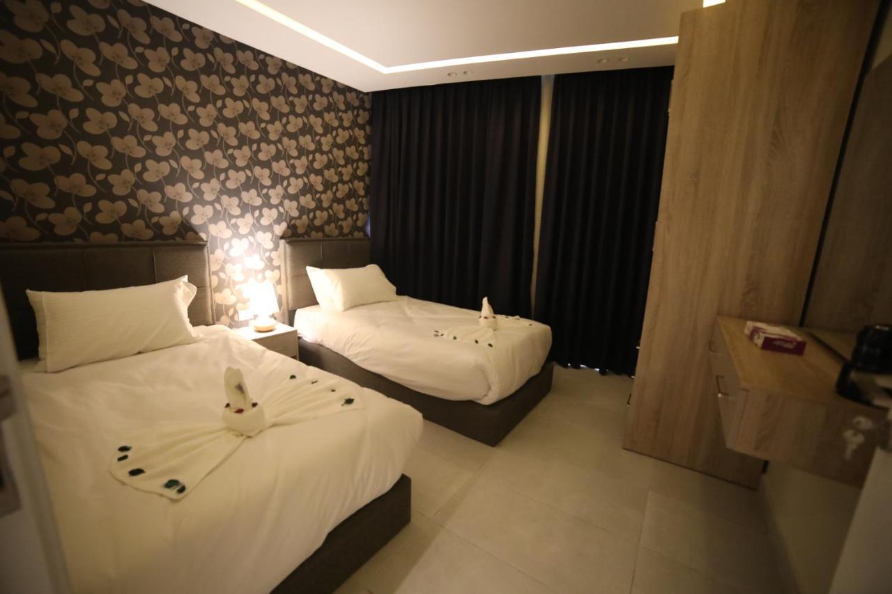 فندق صحارى الخليج Sahara Gulf Hotel Apartments Amman Bagian luar foto