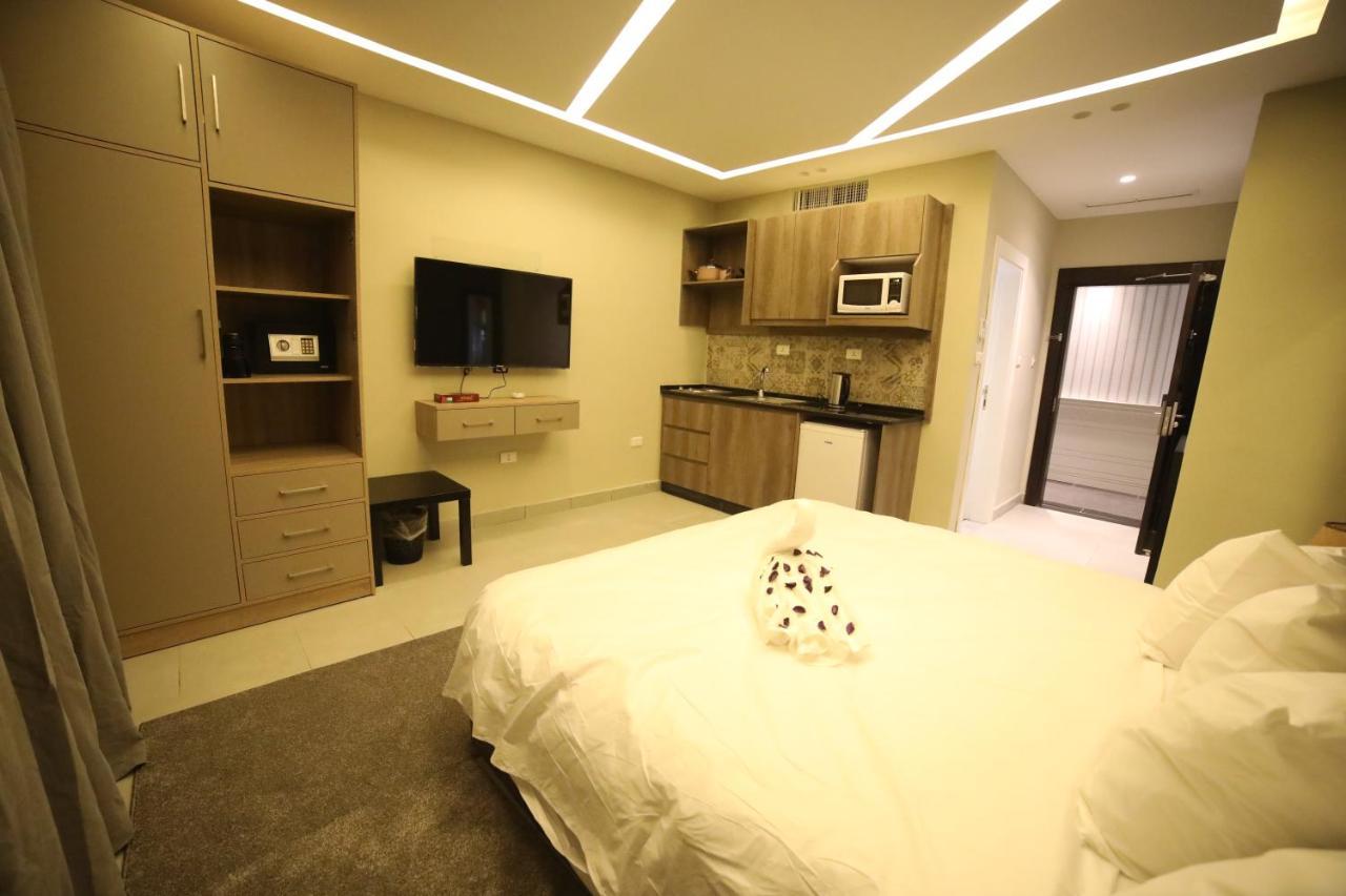 فندق صحارى الخليج Sahara Gulf Hotel Apartments Amman Bagian luar foto
