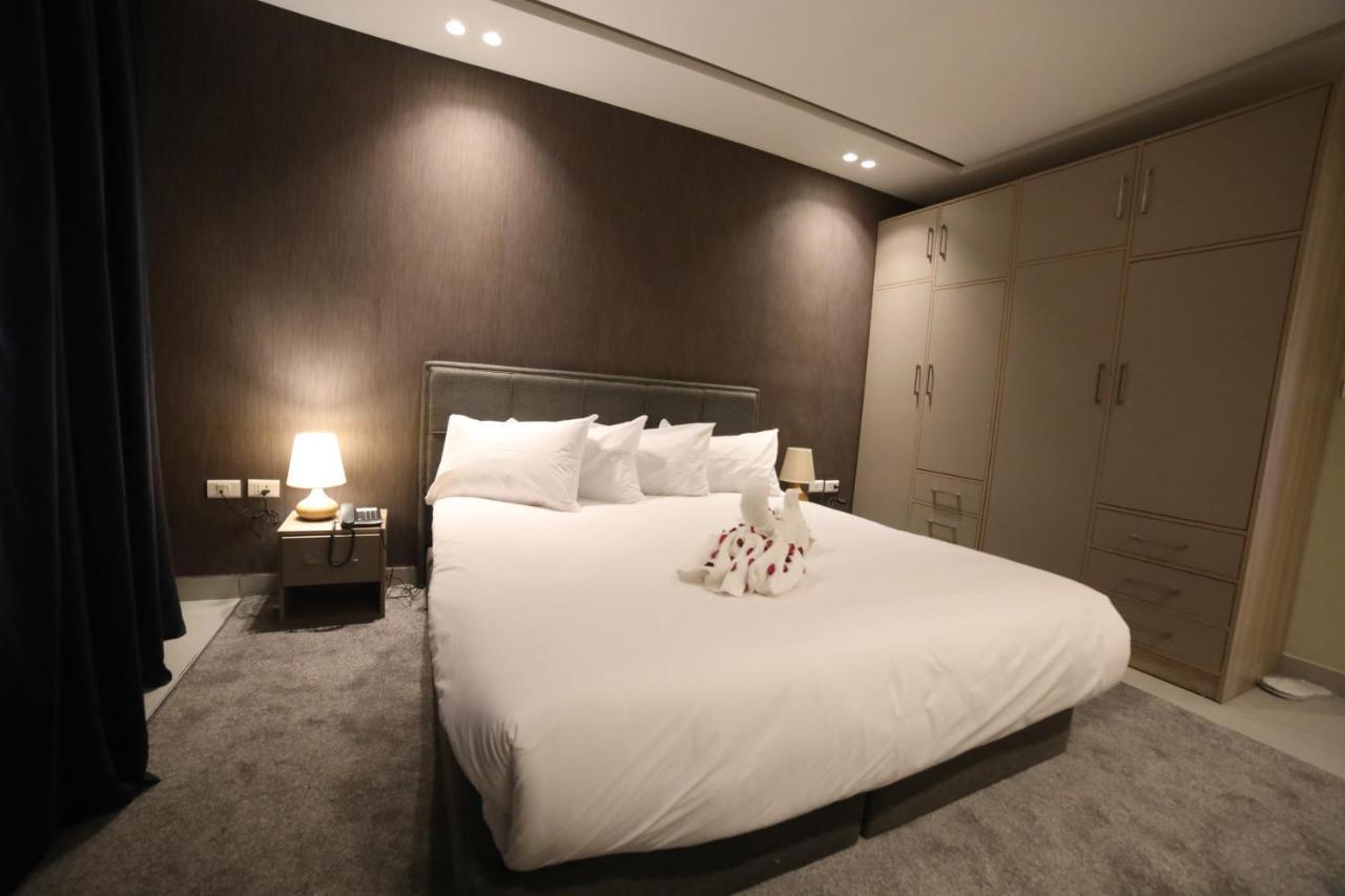 فندق صحارى الخليج Sahara Gulf Hotel Apartments Amman Bagian luar foto