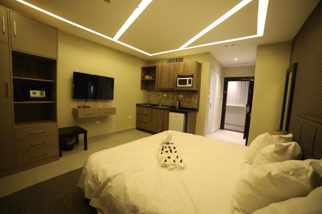 فندق صحارى الخليج Sahara Gulf Hotel Apartments Amman Bagian luar foto