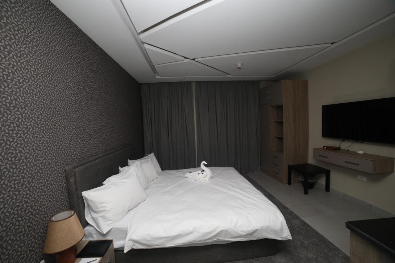 فندق صحارى الخليج Sahara Gulf Hotel Apartments Amman Bagian luar foto