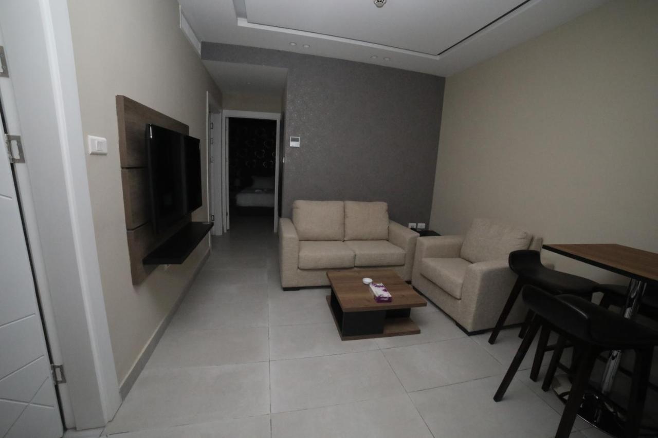 فندق صحارى الخليج Sahara Gulf Hotel Apartments Amman Bagian luar foto